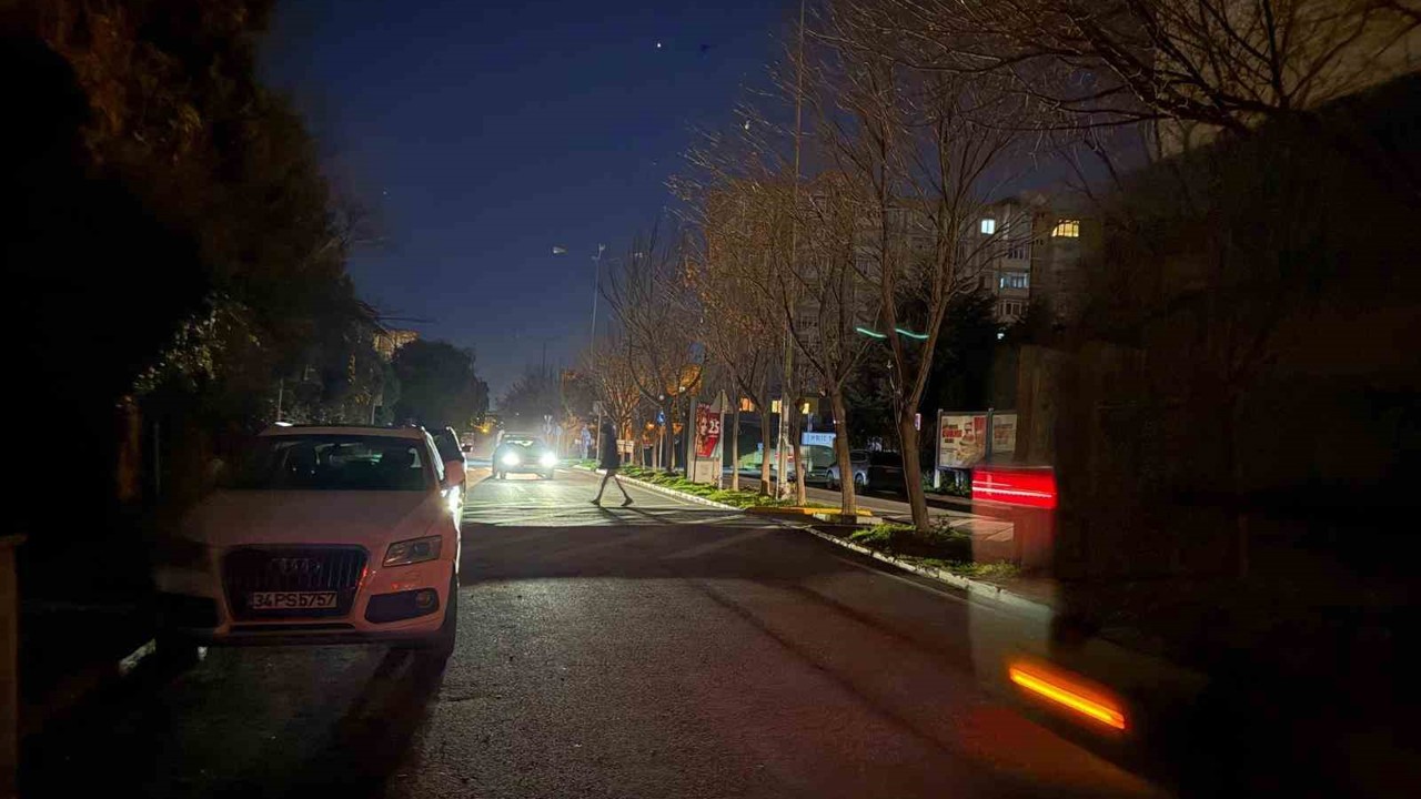 Beylikdüzü’nde sokak aydınlatmalarına bakım yapılmıyor
