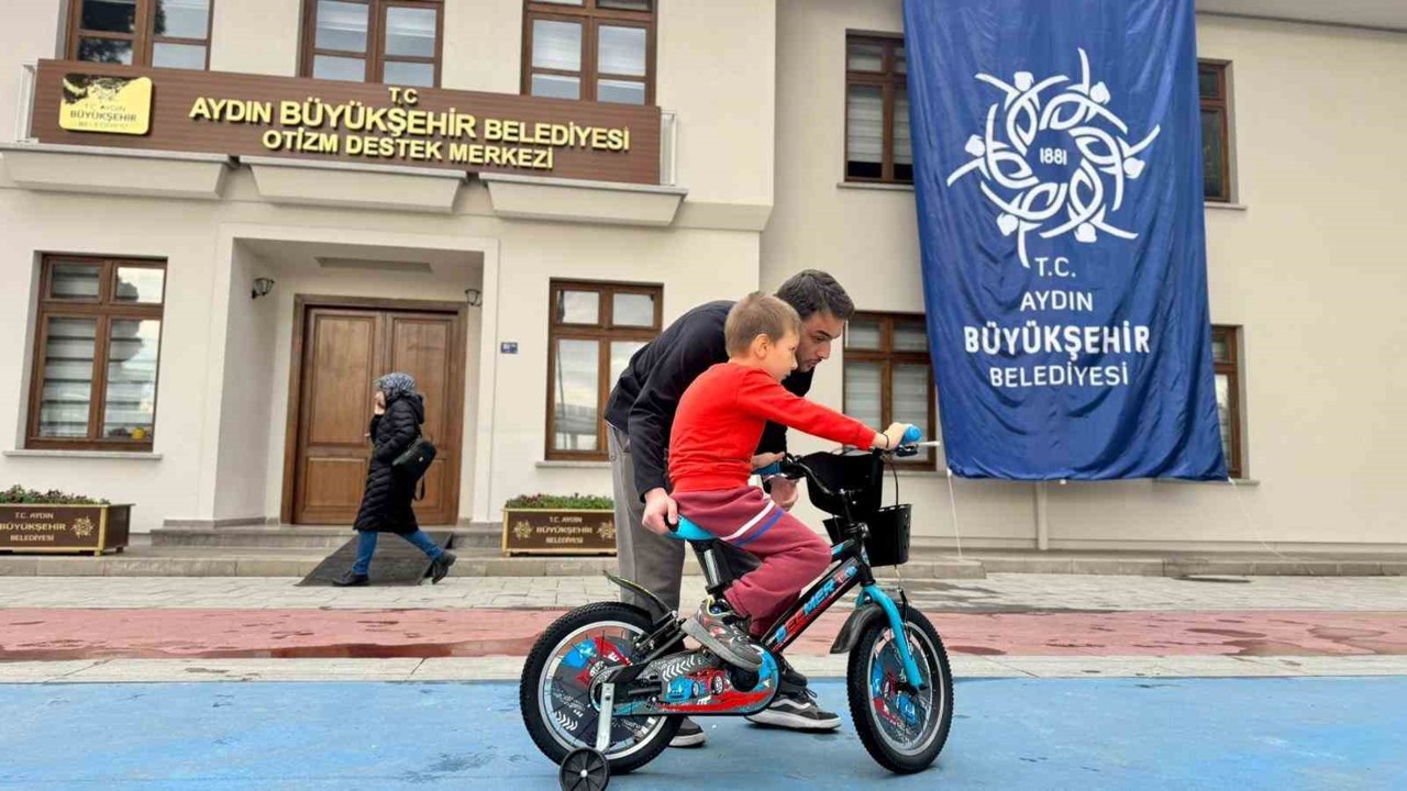 Aydın Büyükşehir Belediyesi, Otizm Destek Merkezleri özel eğitim öğrencilerinin yanında
