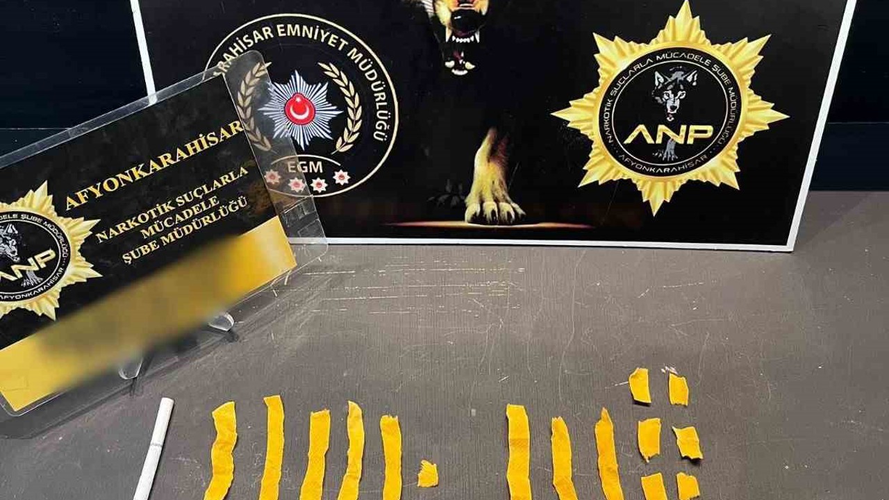 Uyuşturucu emdirilmiş peçeteyle yakalanan 2 kişi gözaltına alındı
