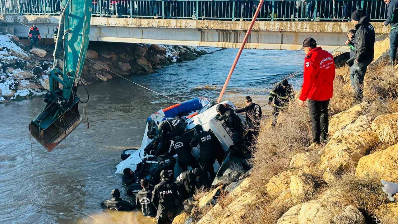 Şanlıurfa’da kanala uçan otomobildeki kayıp 3 kişinin cesedine ulaşıldı
