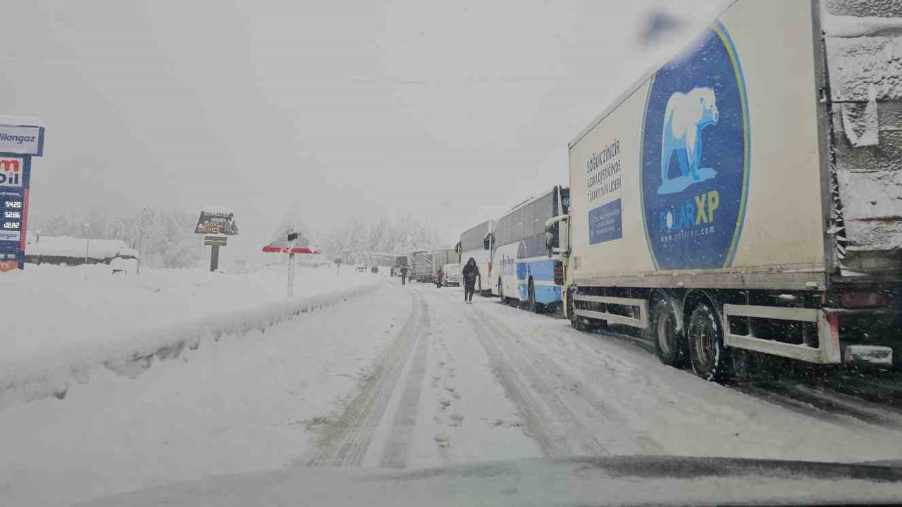Zonguldak-Ankara yolunda trafik kilitlendi
