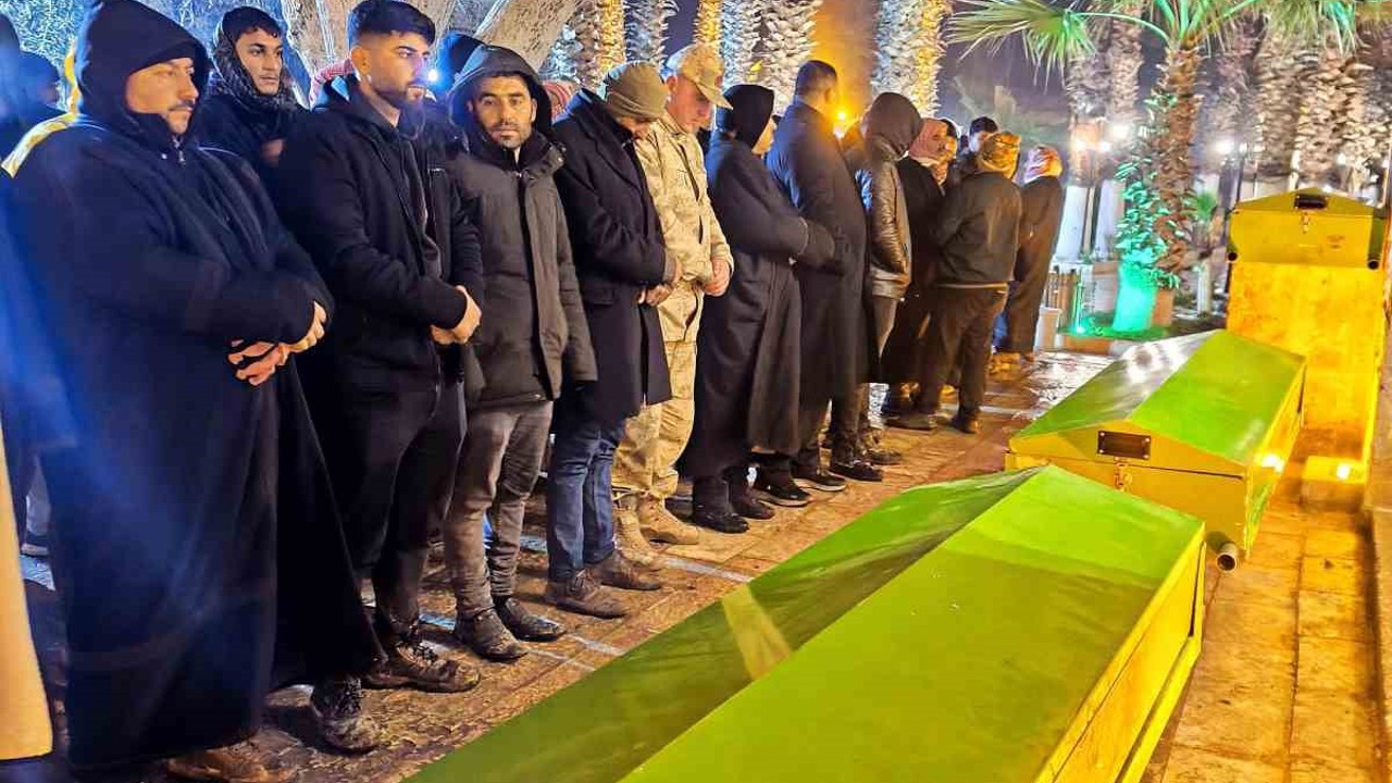 Kar faciasında ölen 3 çocuk gözyaşları arasında toprağa verildi
