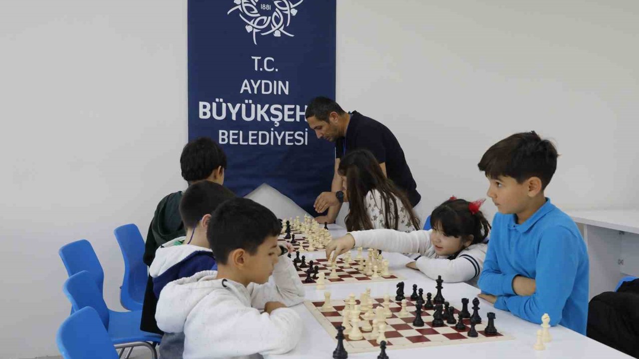 Aydın Büyükşehir Belediyesi’nin satranç eğitimleri sürüyor
