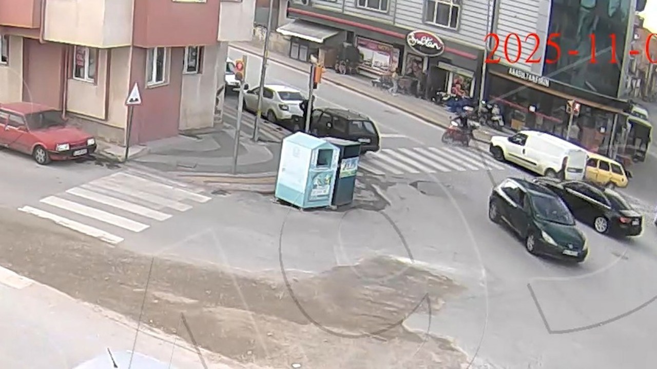 Kütahya’da kuryeye yaya geçidinde otomobil çarptı
