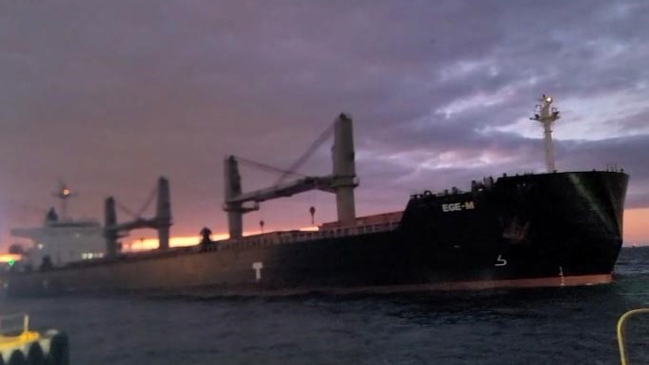 İstanbul’da facianın eşiğinden dönüldü: Sürüklenen kuru yük gemisi son anda durdu
