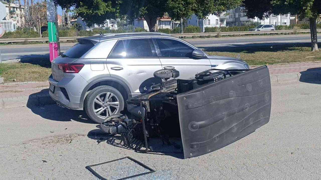 Üç tekerlekli motorlu bisiklet Otomobille çarpıştı: 1 yaralı
