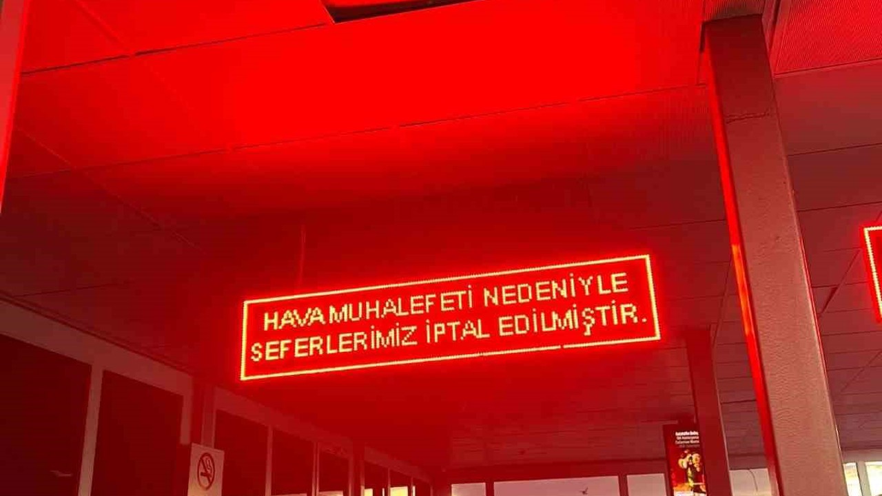 Fırtına nedeniyle Adalar’da vapur seferi durdu
