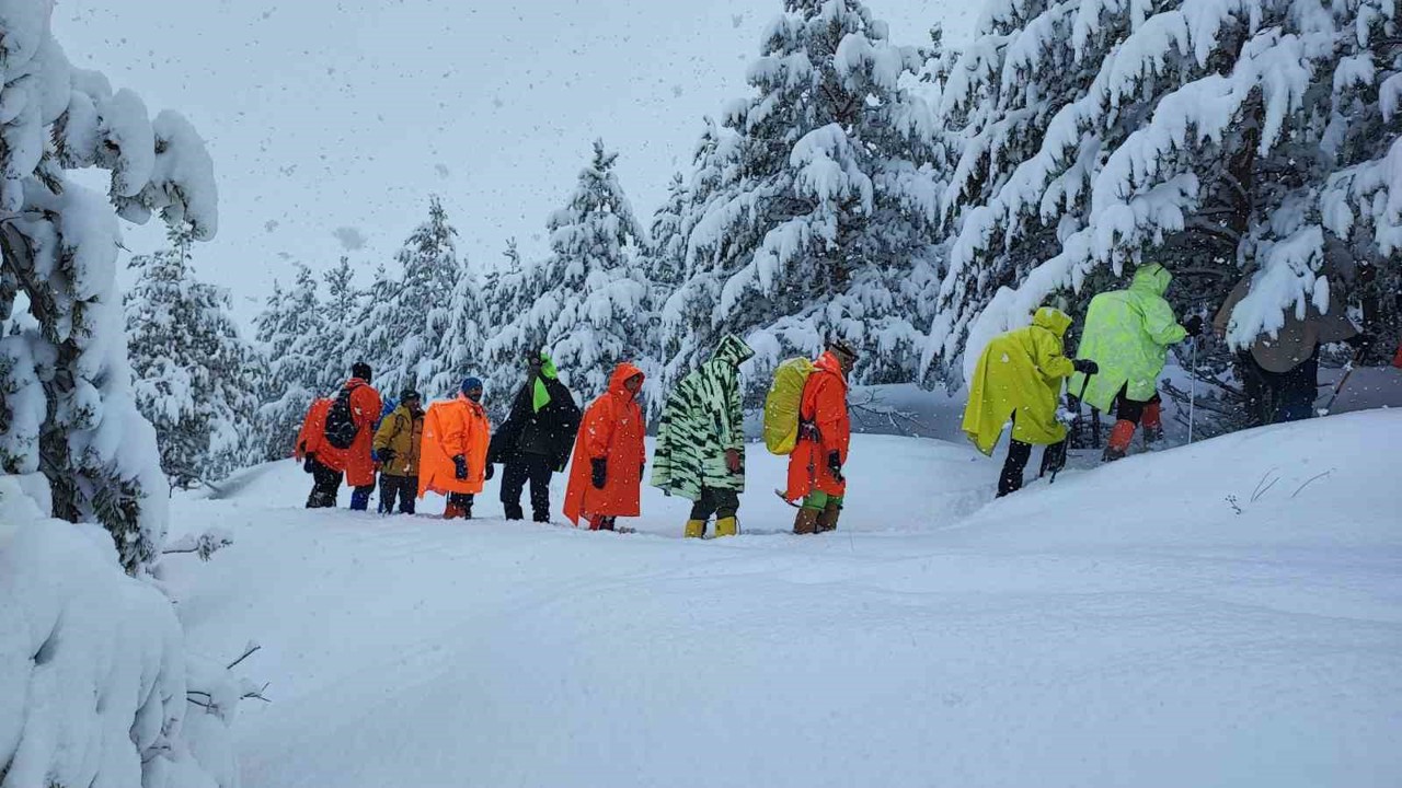 Van’da kar nedeniyle yol kapandı, rota Toprakkale’ye çevrildi
