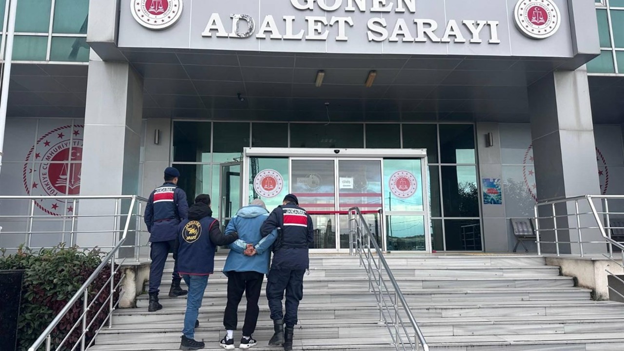 Balıkesir’de Jandarmadan firari hükümlüye suç üstü operasyon
