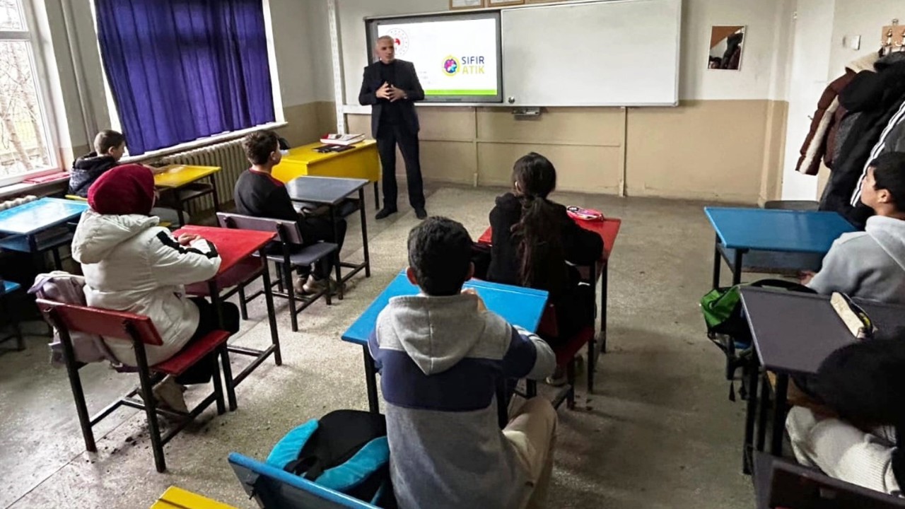 Emet Örencik İlkokulunda sıfır atık eğitimi verildi
