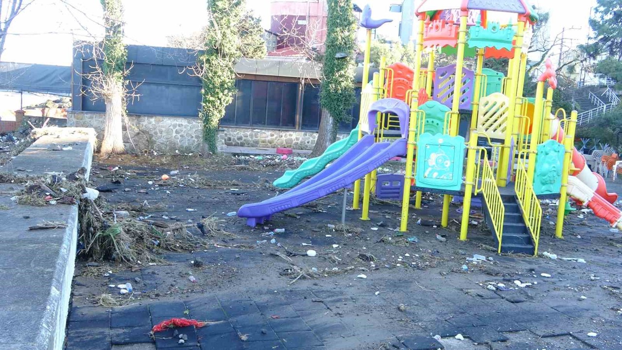 Giresun’un Tirebolu ilçesinde fırtına hasara yol açtı
