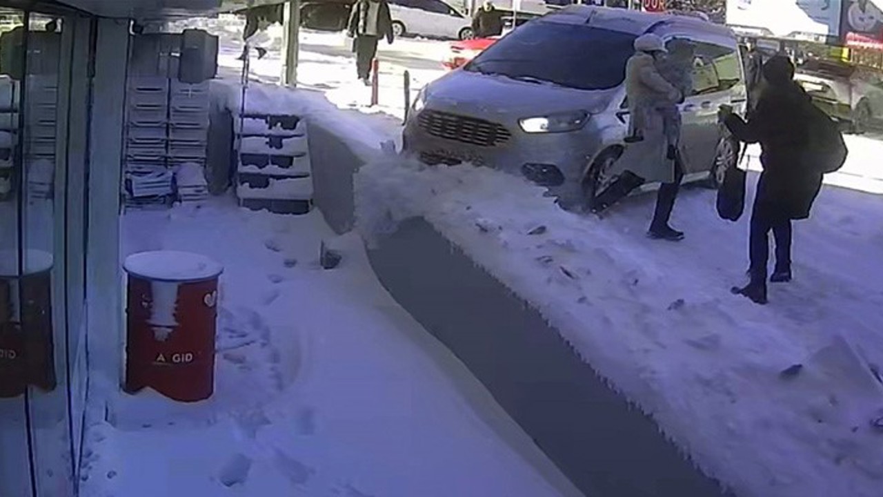 Tatvan’da kayan araç facianın eşiğinden döndü
