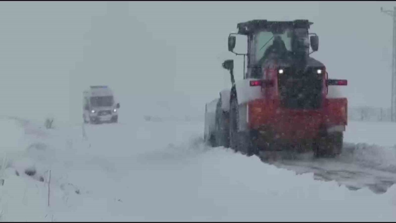 Gercüş’te kardan kapanan 45 köy yolu ulaşıma açıldı
