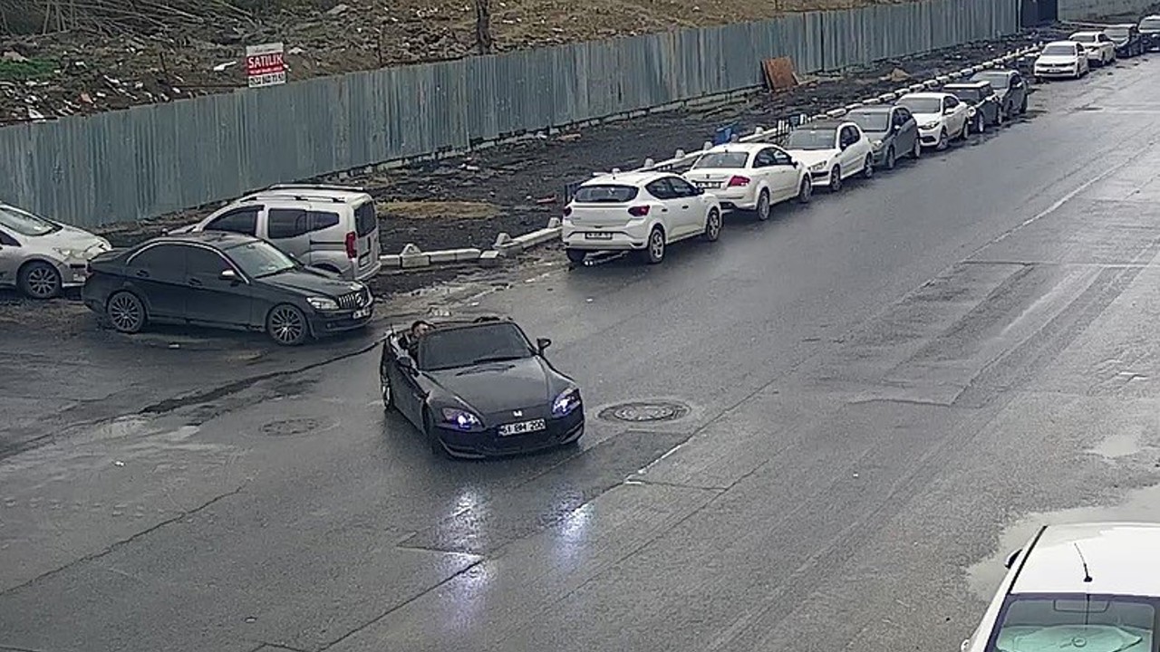 Bahçelievler’de trafik saatinde drift dehşeti kamerada
