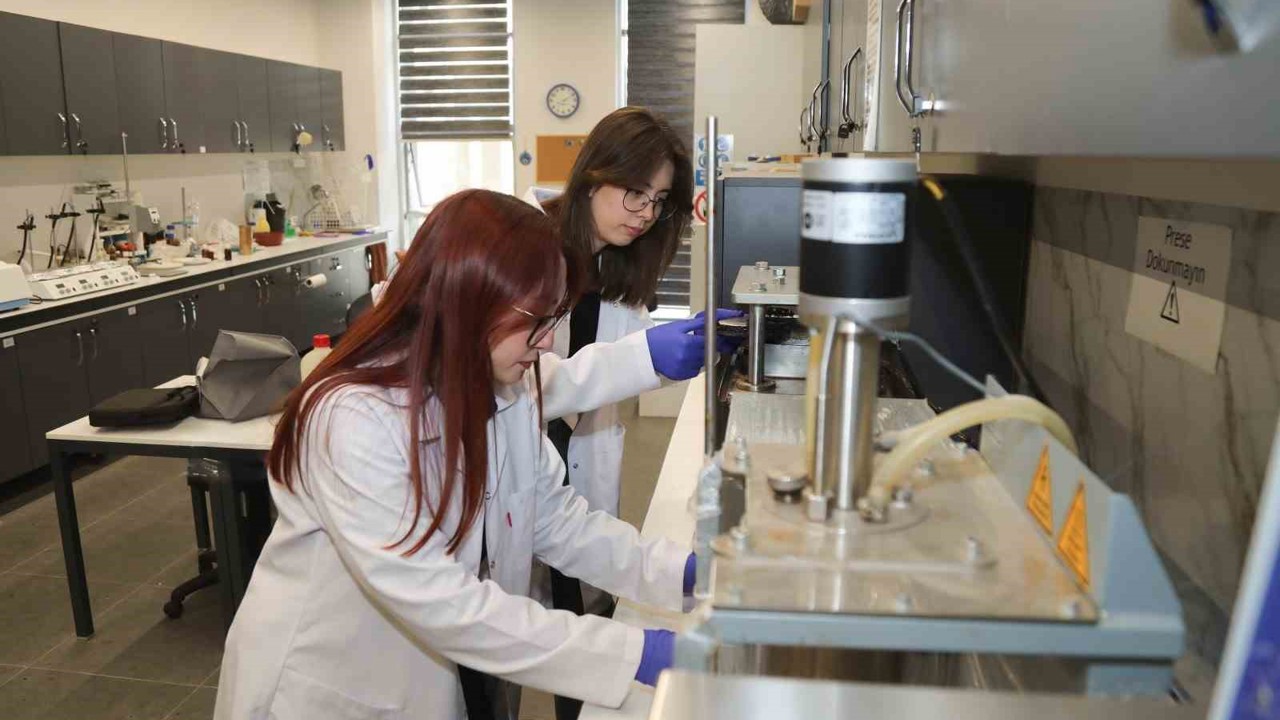 BTÜ öğrencileri TUSAŞ uçakları için üretiyor
