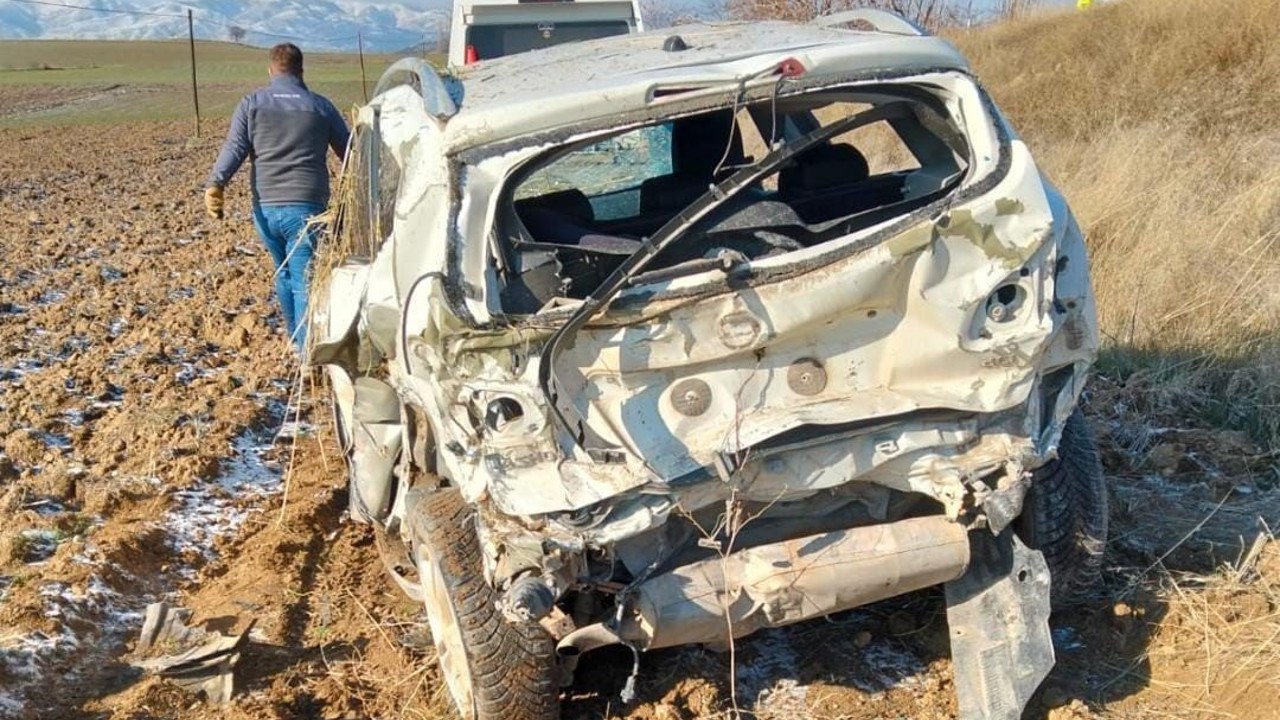 Amasya’da otomobil ile SUV araç çarpıştı: 8 yaralı
