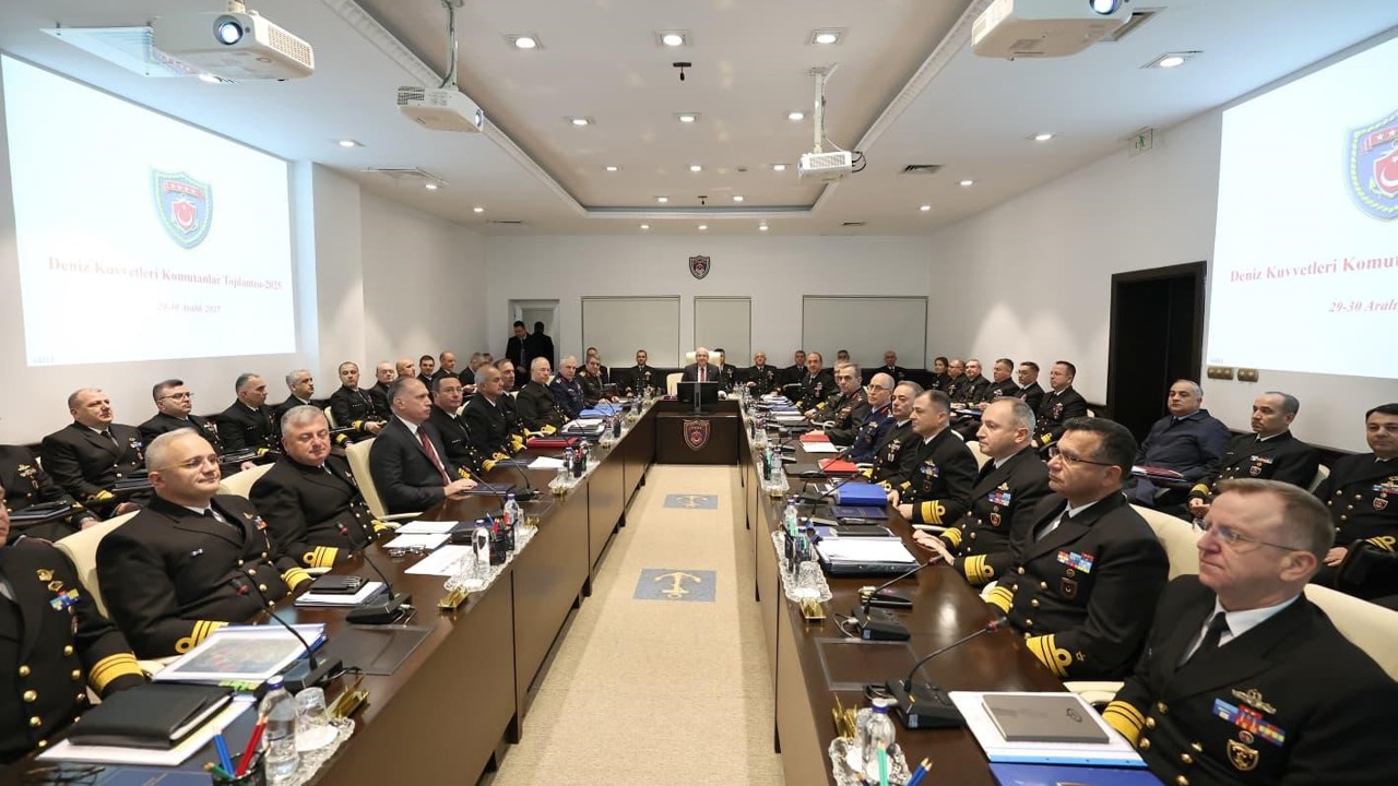 Bakan Güler başkanlığında "Deniz Kuvvetleri Komutanlığı Yıllık Komutanlar Toplantısı" yapıldı
