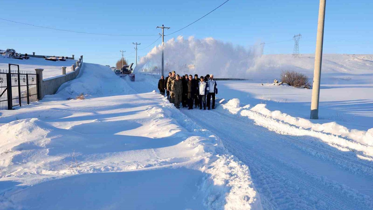 Bitlis’te karla mücadele çalışmaları aralıksız devam ediyor
