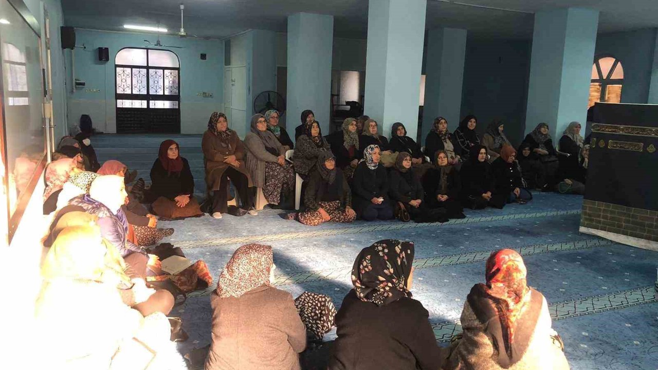 Umreye gidecek vatandaşlara bilgilendirme semineri düzenlendi
