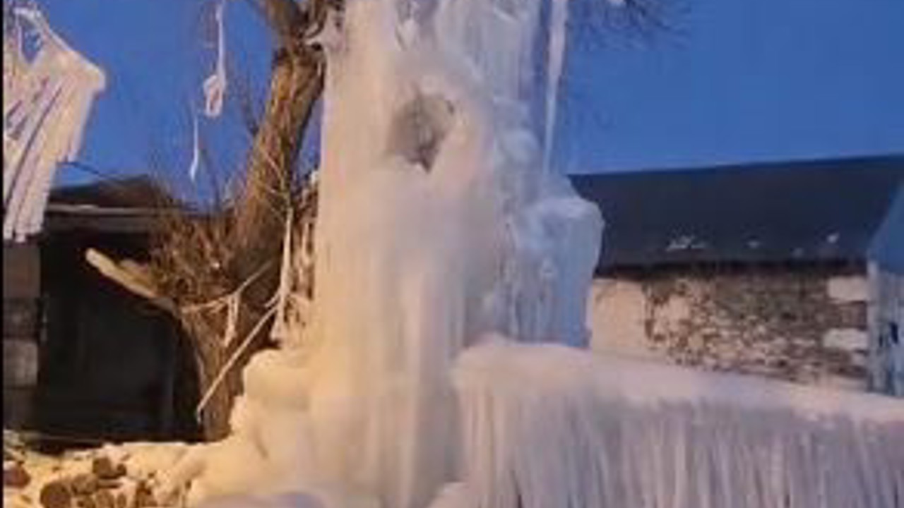 Dondurucu soğuklar su patlağını buz kütlesine dönüştürdü
