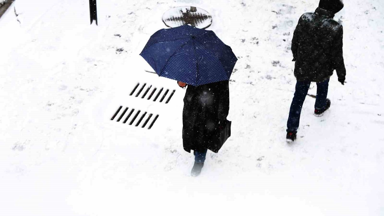 Yılın son gününde Elazığ beyaza büründü
