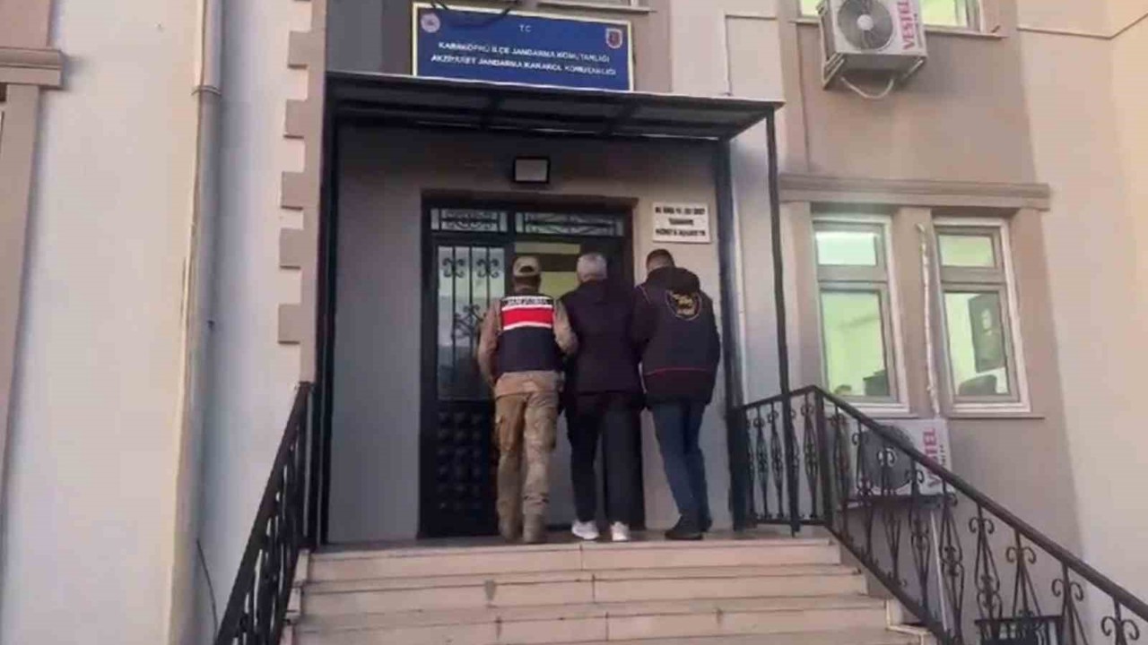 Hırsız, otomobilin camındaki yazı sayesinde yakalandı
