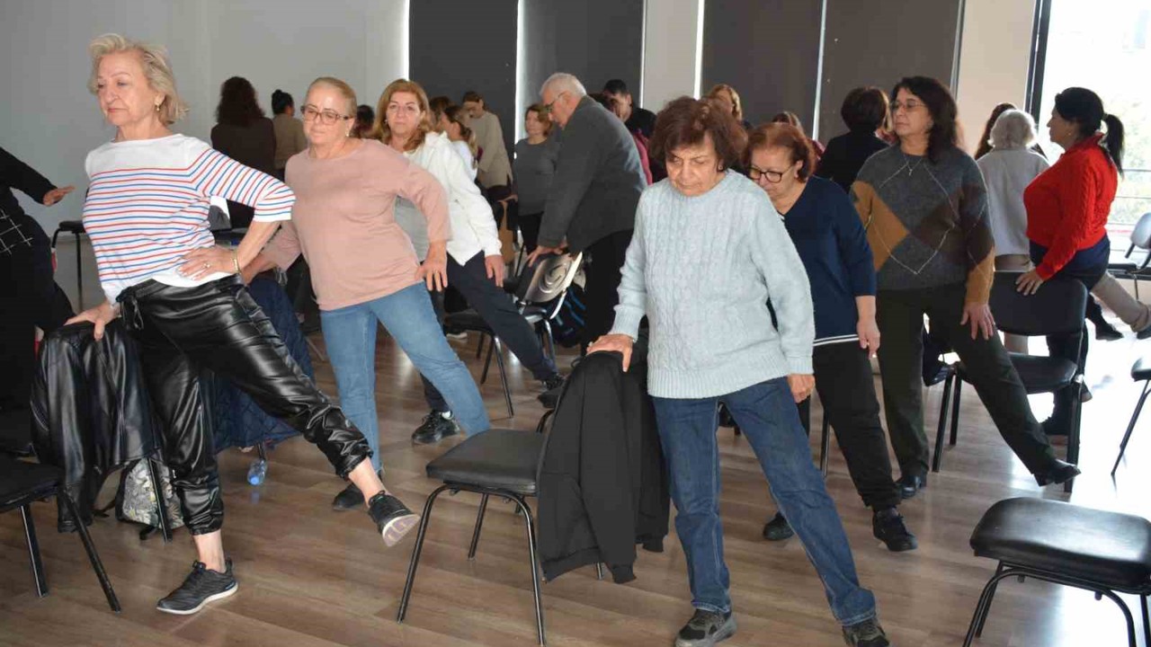 İleri yaş grubuna uygulamalı spor aktivitesi
