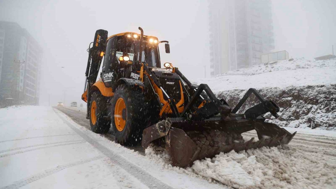 Canik’te karla mücadele

