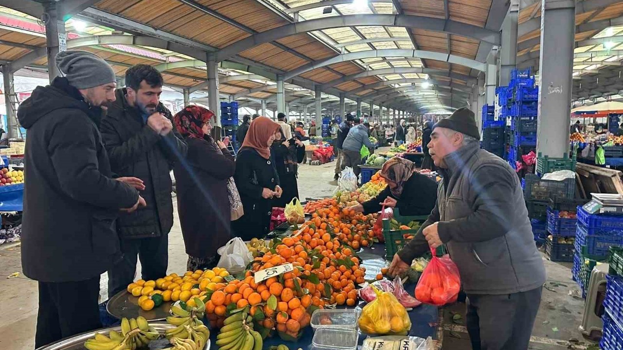 Depremlerin ardından Sındırgı’da komşuluk seferberliği
