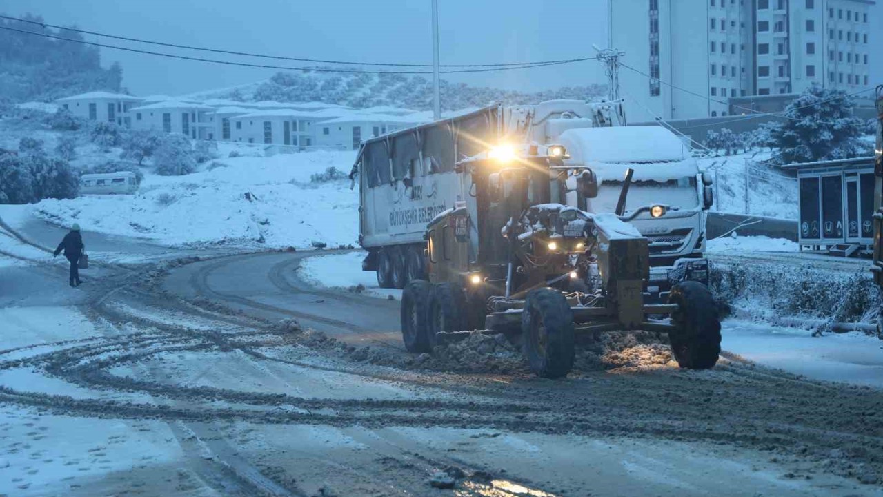 Hatay’da 10 ilçede eğitime ara verildi
