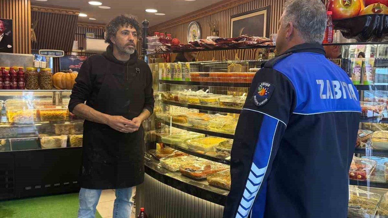 Kemer’de zabıtadan yeni yıl öncesi denetim
