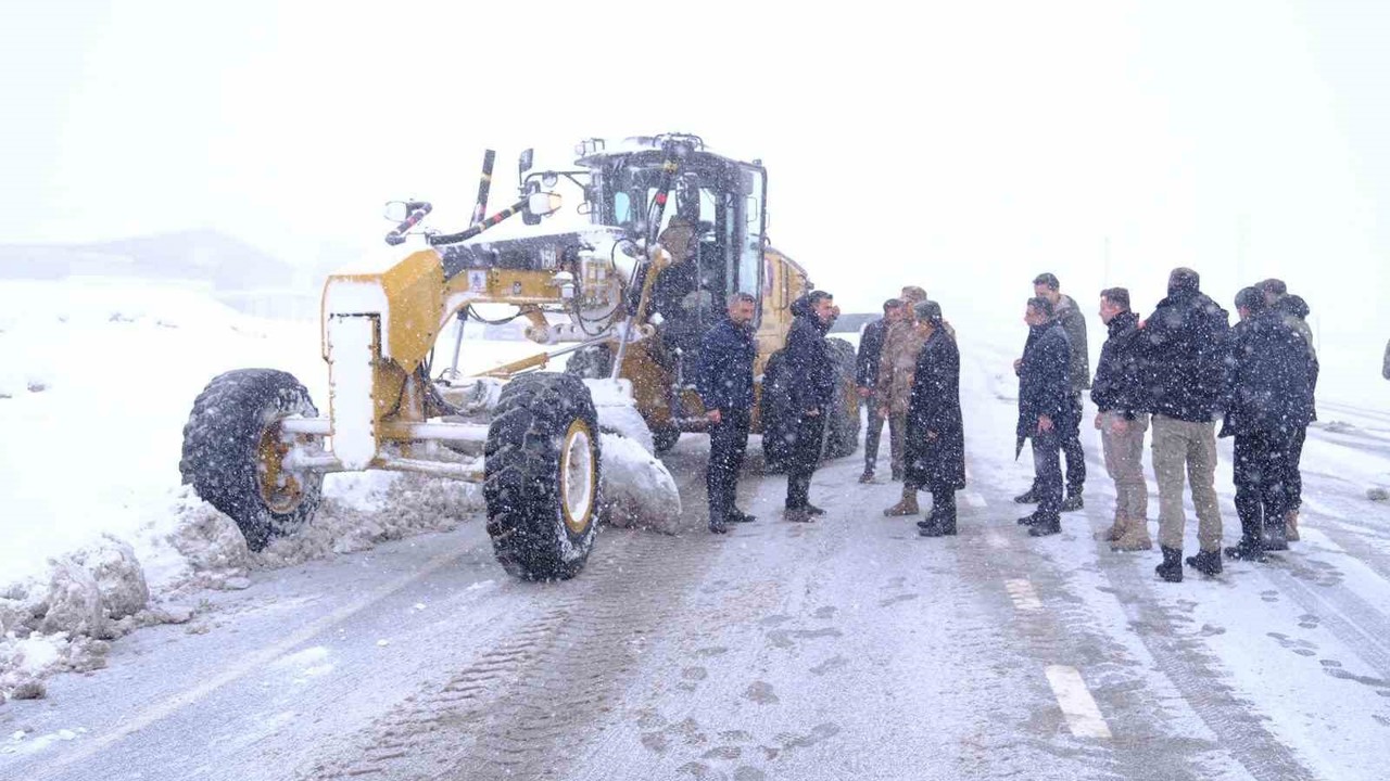 Şırnak’ta yoğun kar alarmı: Kriz masası aktif, yollar için seferberlik
