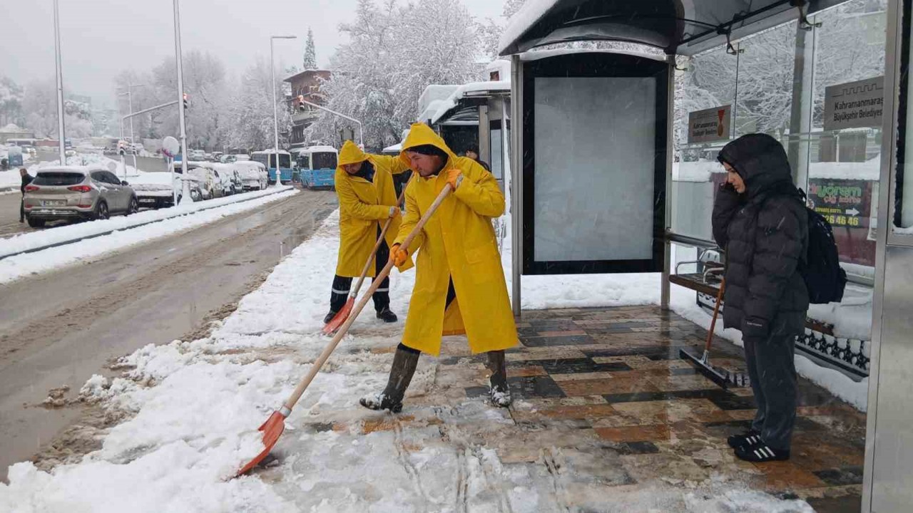 Kahramanmaraş’ta yaya yolları temizleniyor
