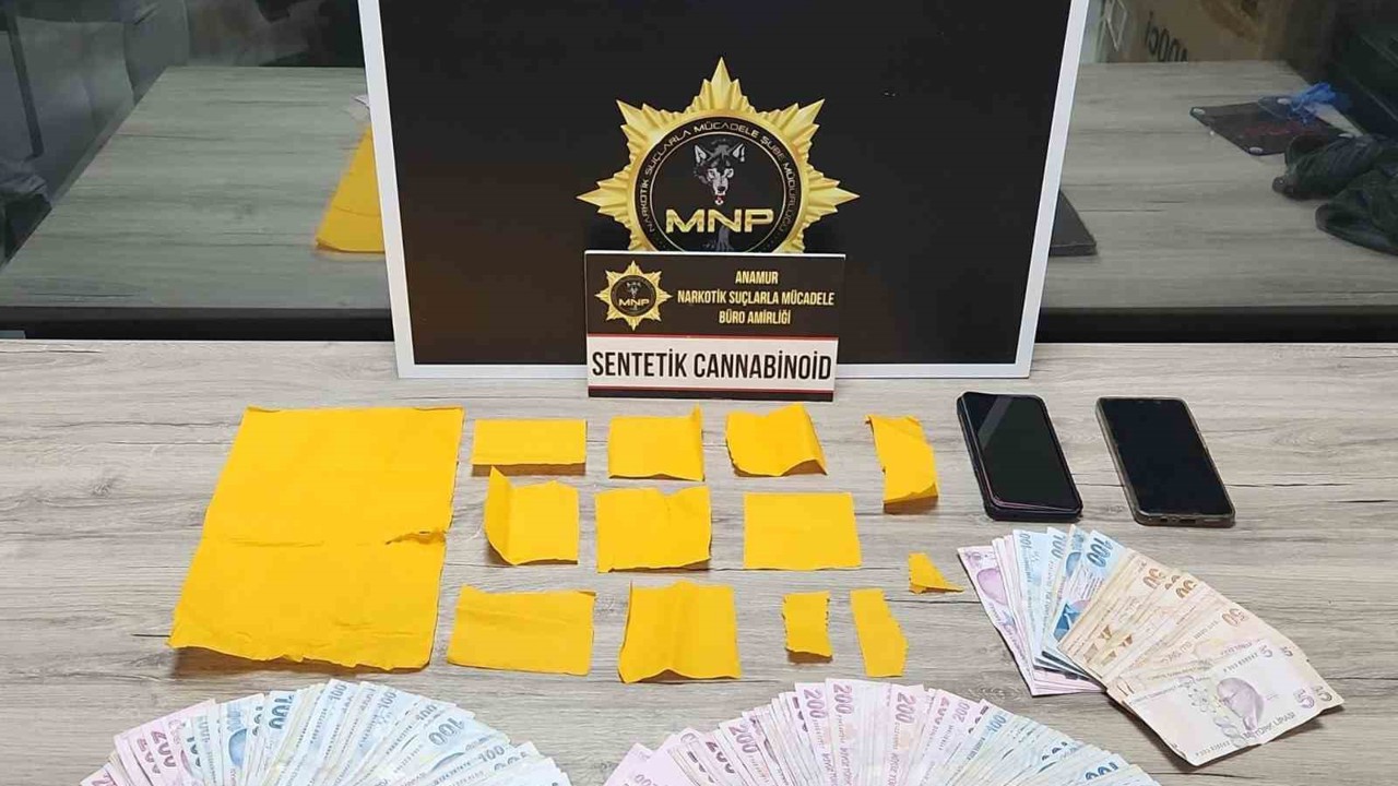 Uyuşturucuyu emdirilen kâğıtlarda satan şüpheli yakalanıp tutuklandı
