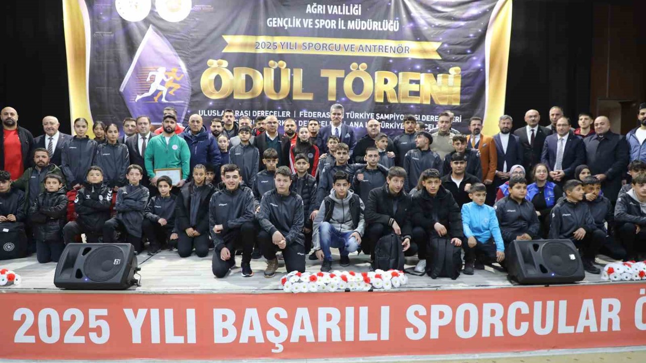 Ağrı’da 2025 yılı sporcu ve antrenör ödül töreni yapıldı
