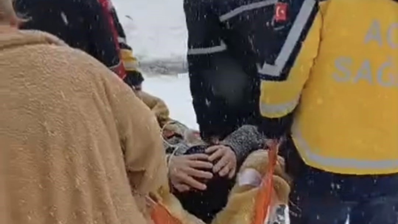 Sağlık ekipleri 72 saat içerisinde karda mahsur kalan 265 hastaya ulaştı
