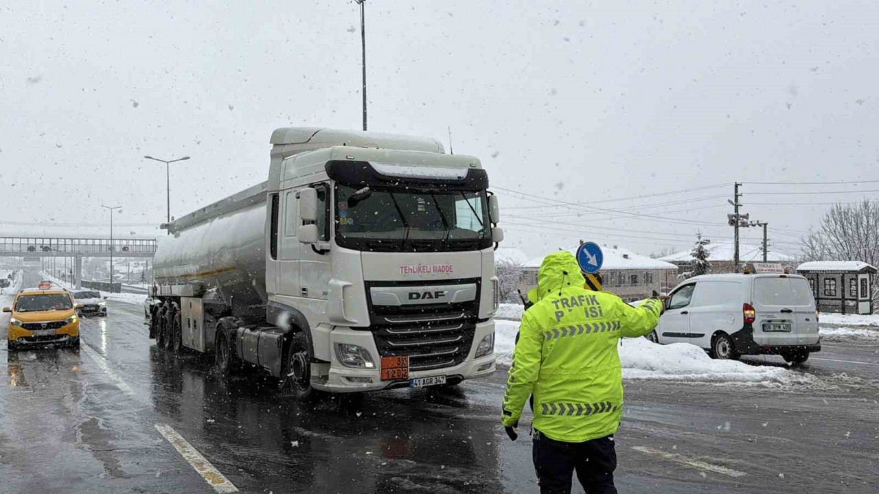 Bolu Dağı ağır tonajlı araçlara kapatıldı
