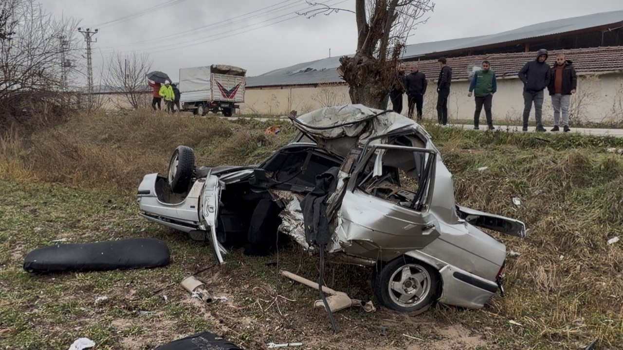 Hurdaya dönen otomobil sürücüsü hastanede hayatını kaybetti

