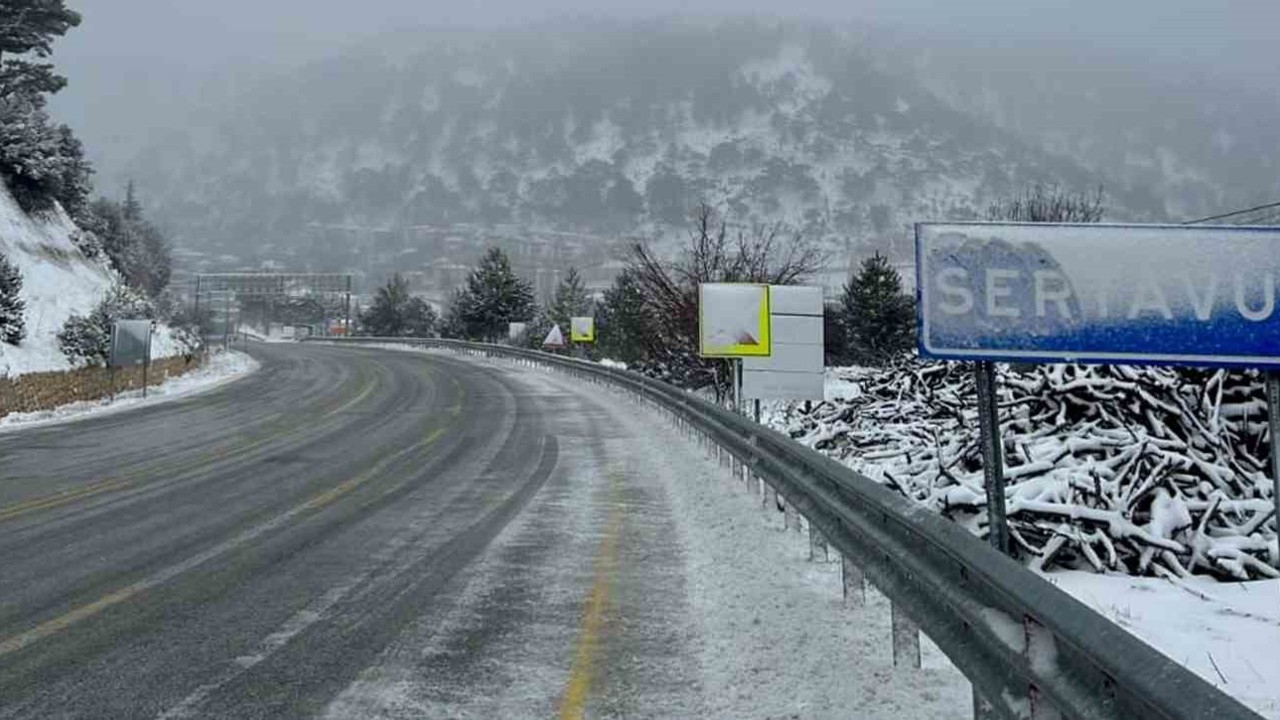 Sertavul Geçidi’nde ulaşım kontrollü sağlanıyor
