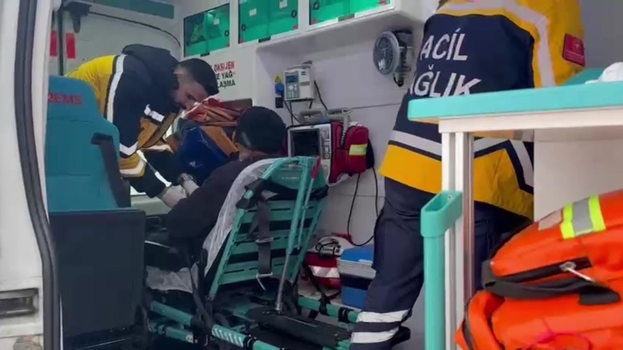 Gercüş’te hasta vatandaş, ambulans ve mahsur kalan araçlar kurtarıldı
