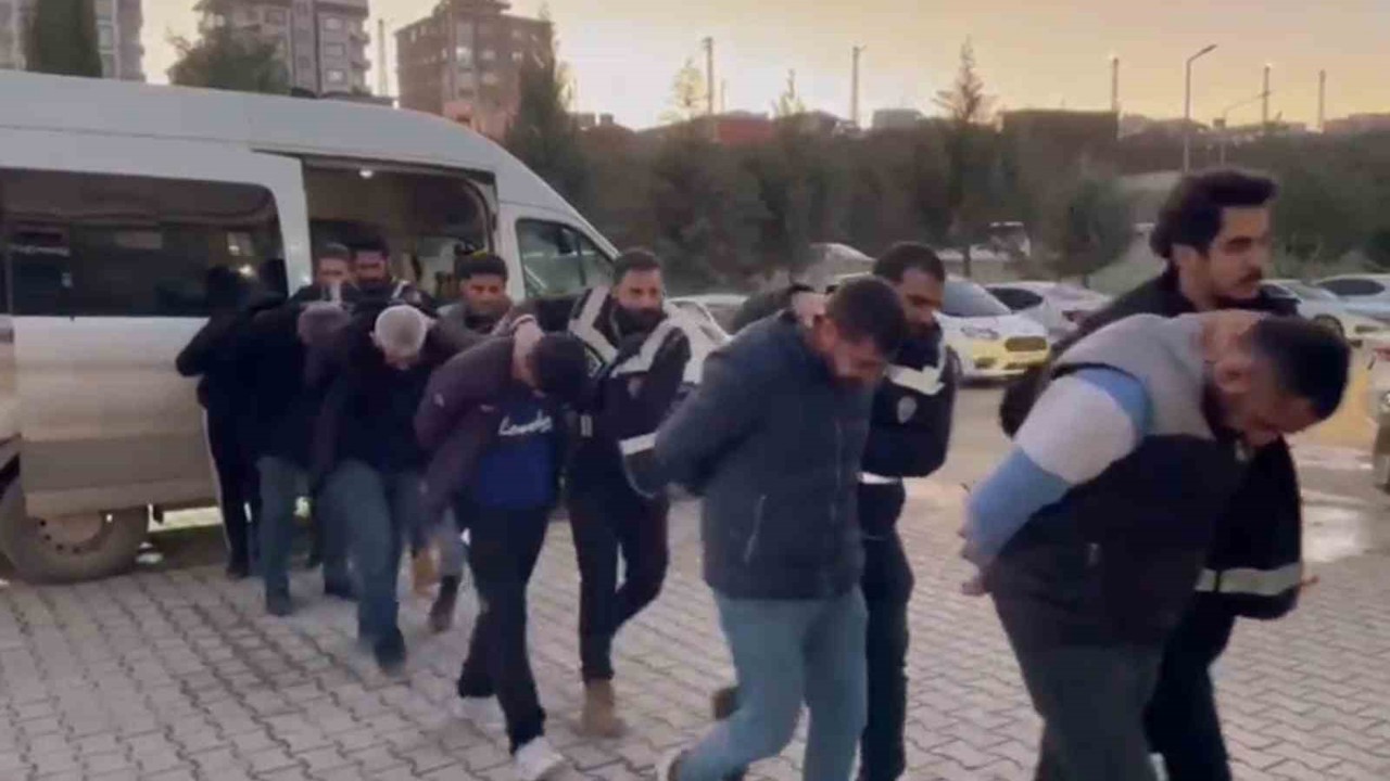 Hatay’da yeni yıl öncesi asayiş denetimi, hapis cezası ile aranan 52 şahıs yakalandı
