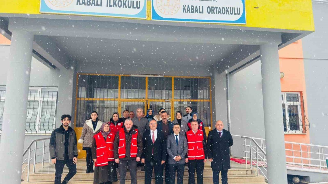 Türk Kızılay Vezirköprü’de 88 öğrenciyi giydirdi
