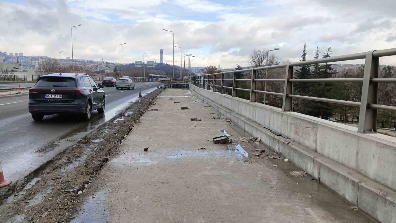 Fatih Köprüsü’ndeki açık inşaat alanı, ana arterdeki trafiği tehlikeye sokuyor
