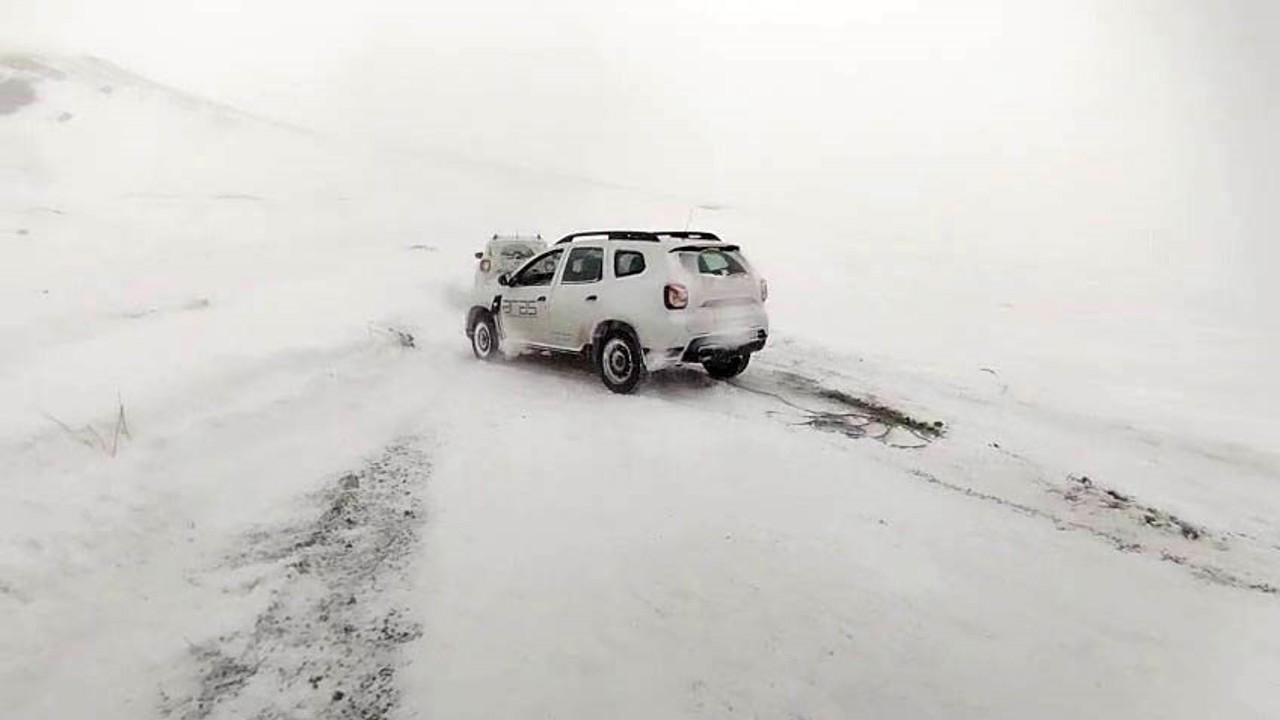 Erzurum’da kar ve tipi ulaşımı durma noktasına getirdi
