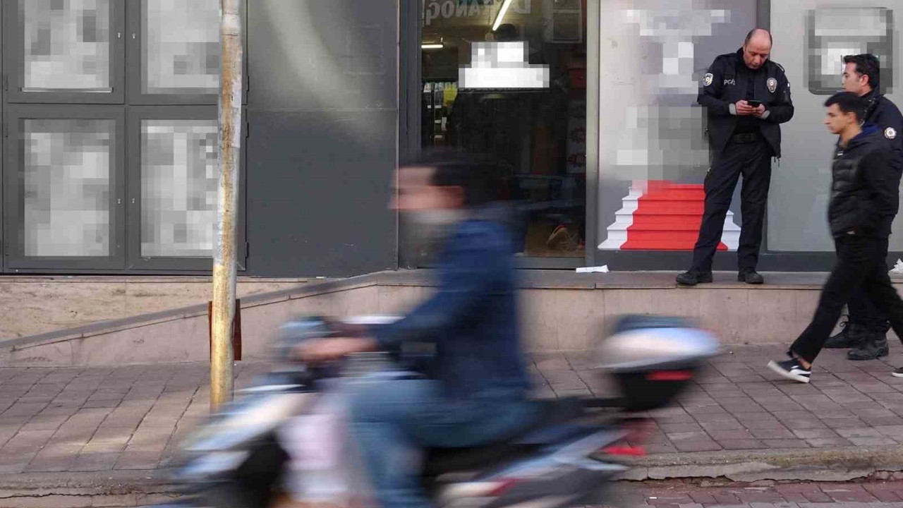 Hırsızlık için girdiği markette 3 çalışanı bıçakla yaraladı
