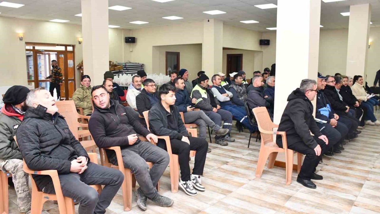 Başkan Karabacak’tan personele yeni yıl kutlaması ve yılbaşı hediyesi
