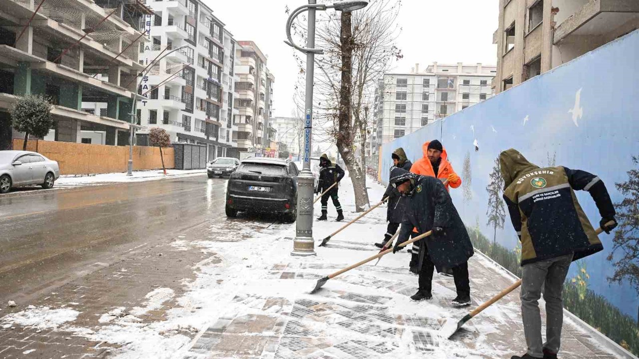 149 mahallede yol açma çalışmaları devam ediyor
