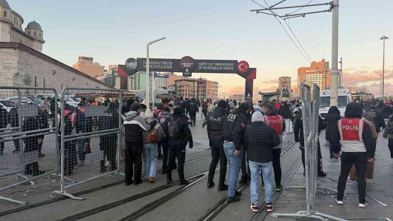 İstiklal caddesi girişinde yoğun güvenlik önlemi

