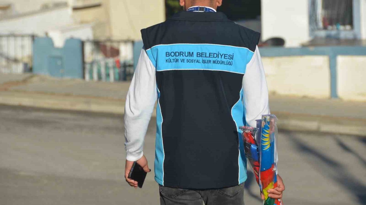 Bodrum Belediyesi minik yüzleri güldürdü
