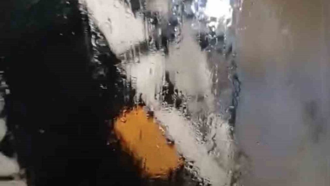 Karda mahsur kalan 50 işçi kurtarıldı
